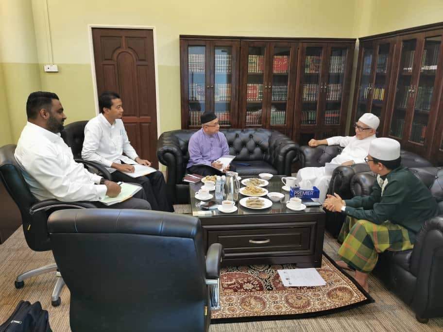 Institut Strategi Dan Intergriti Terengganu (TSIS) Mengunjungi Tuan Guru