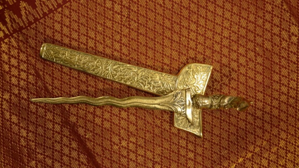 Keris Sebagai Satu Simbiosis Politik