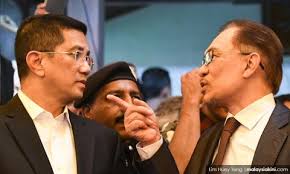 Orang Politik Yang Meletihkan