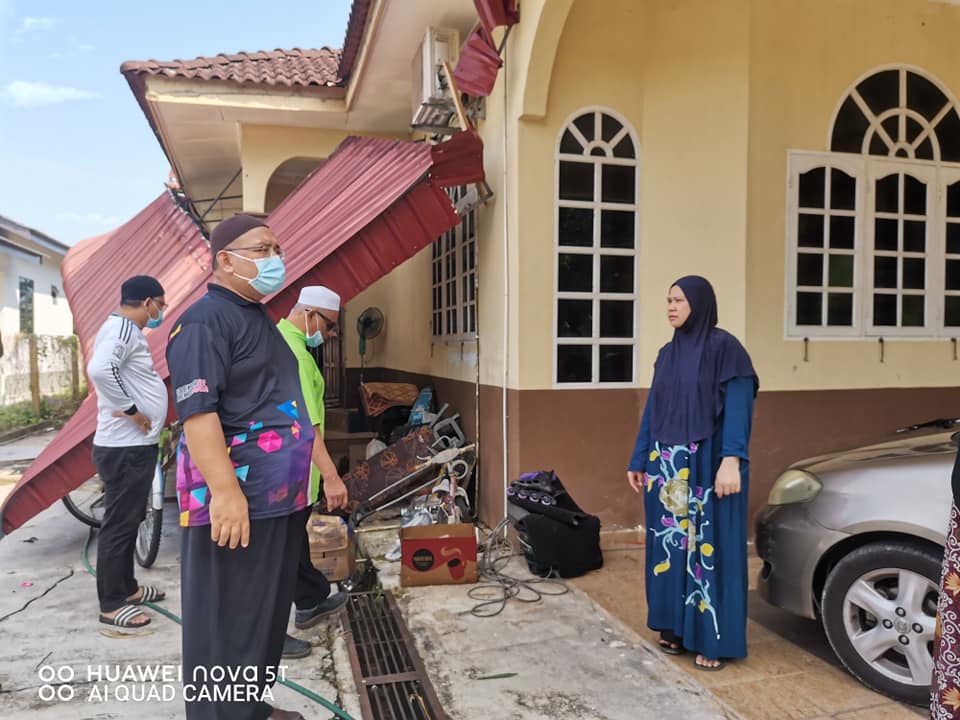 Foto: Sumbangan Untuk Mangsa Ribut