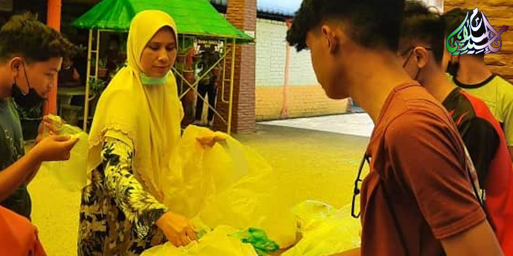 Guru Kelantan Ini Secara Senyap Menjual Barang Kemasnya Agar Pelajarnya Dapat Sambung Pelajaran