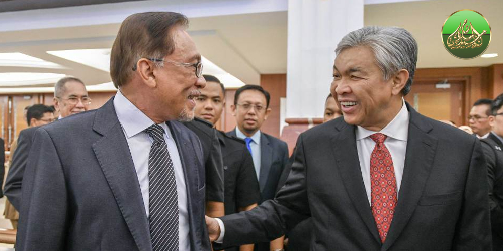 Zahid Akan Ikut Cikgunya Main Isu Derhaka Bagi Mempengaruhi MT UMNO