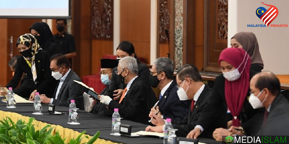 MoU Politik Malaysia: Perdamaian Yang Rapuh Dibangun Di Atas Ais Yang Nipis