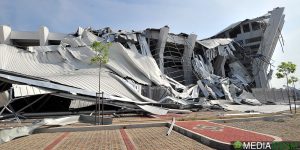 Stadium Runtuh