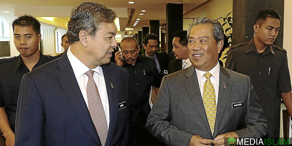 Apa Hal Zahid ‘Cemburu’ Sangat Kat Muhyiddin?