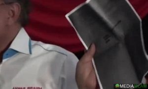 Anwar Dan Kertas Hitam