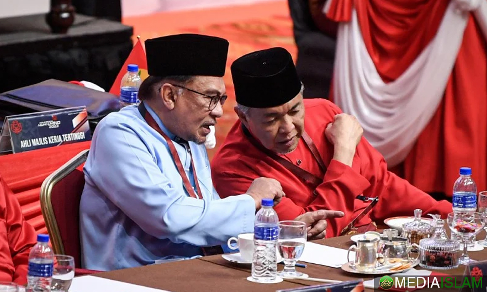Antara Politik Mengkarung Dan Polemik Mengarut
