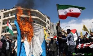 Bakar Bendera Israel