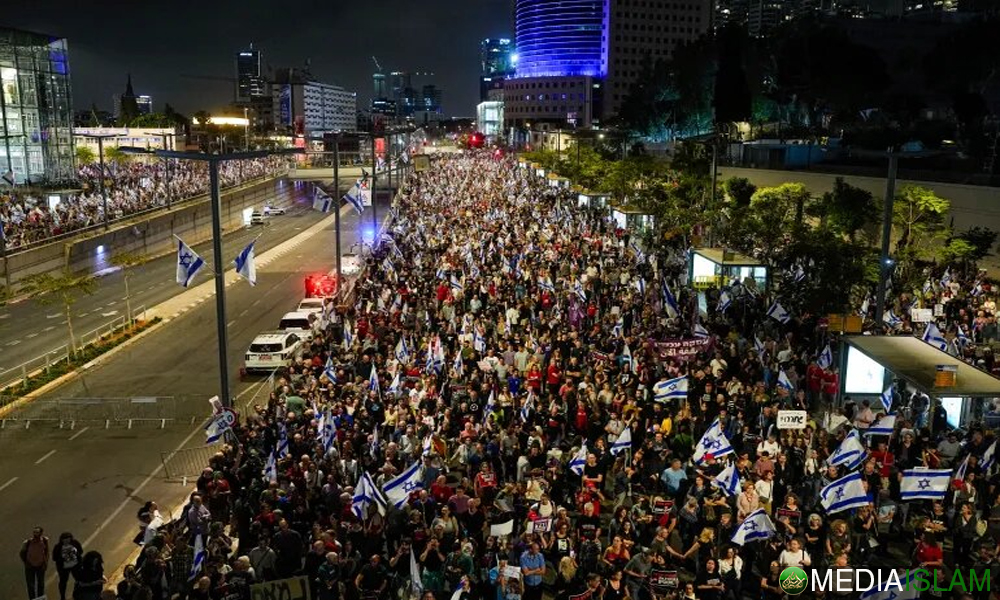 Seruan Merebak Ke Israel Untuk Menamatkan Serangan Gaza