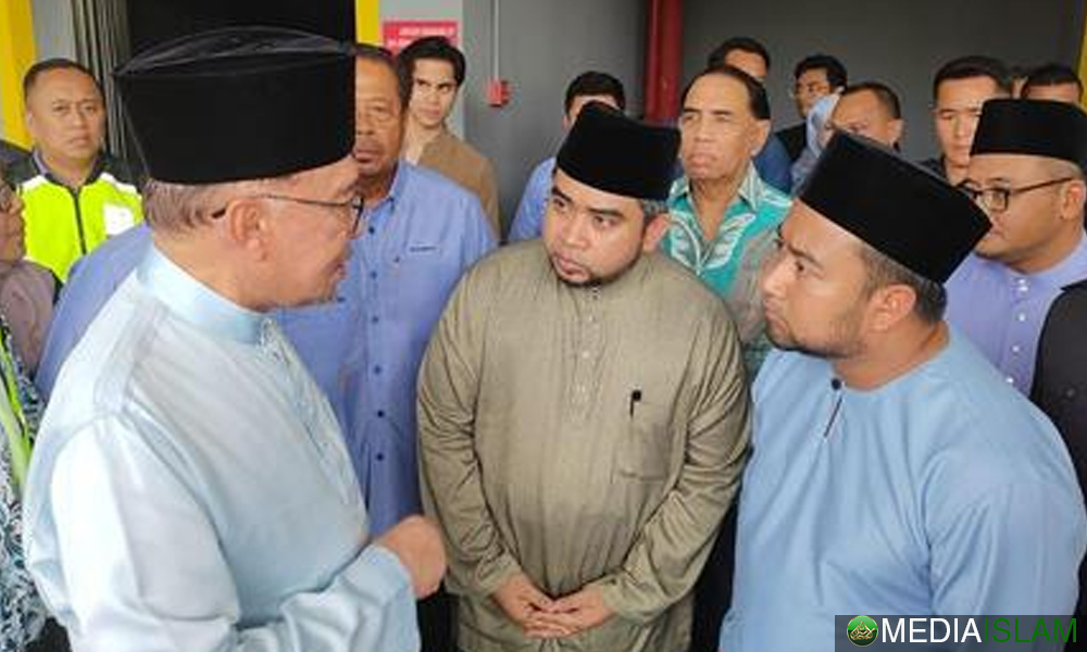 Tugas PM Selamatkan Rakyat Malaysia