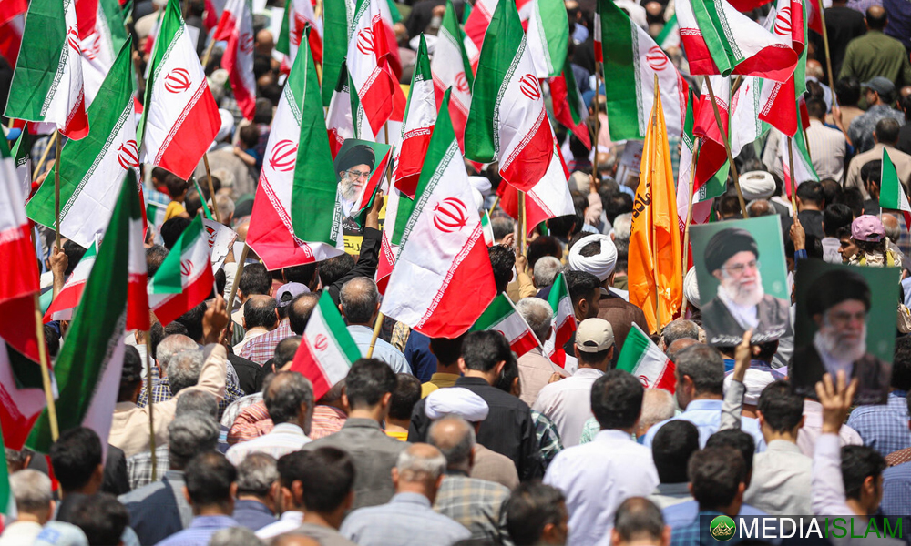 Rakyat Israel Berlindung, Rakyat Iran Membanjiri Jalanan