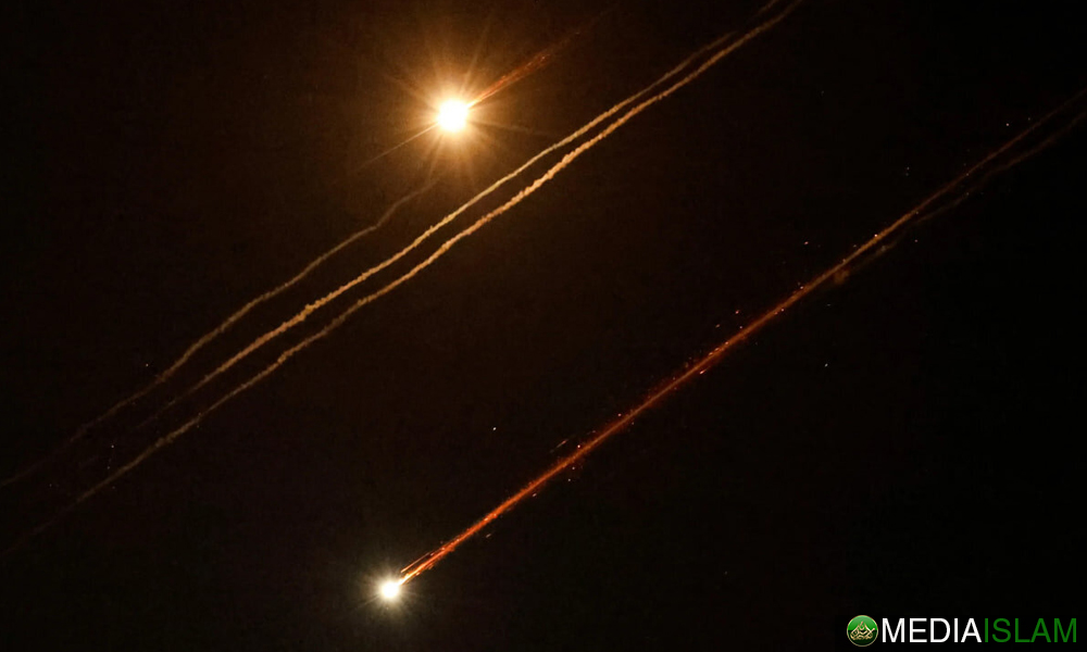 Asap Tebal Di Haifa Ketika Iran Mulakan Serangan Malam Kedua Ke Atas Israel