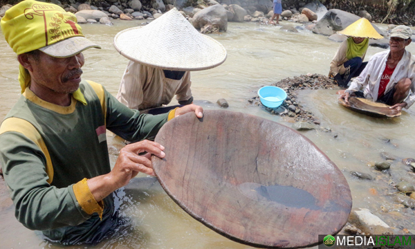 Kilauan Emas Kelantan: Satu Pandangan